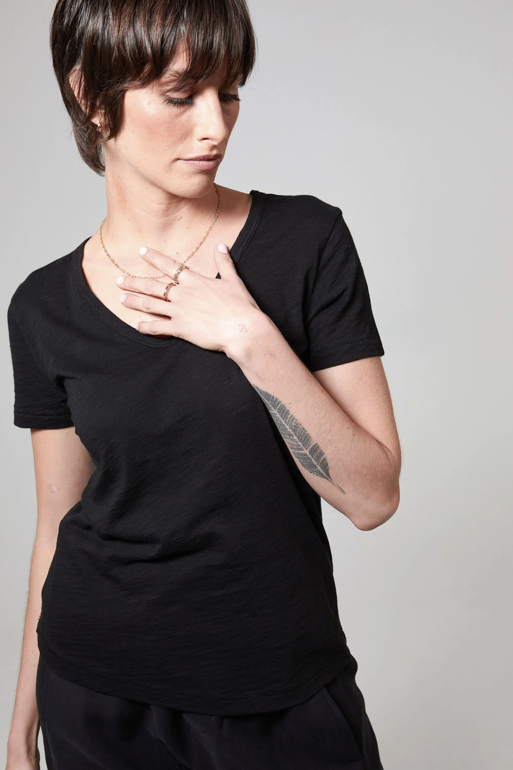 BLAKE SLUB V-NECK - BLACK