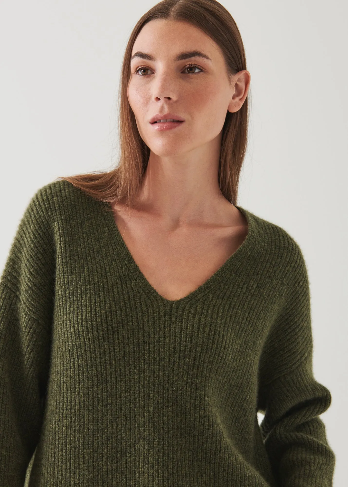 CASHMERE BLEND V-NECK SWEATER