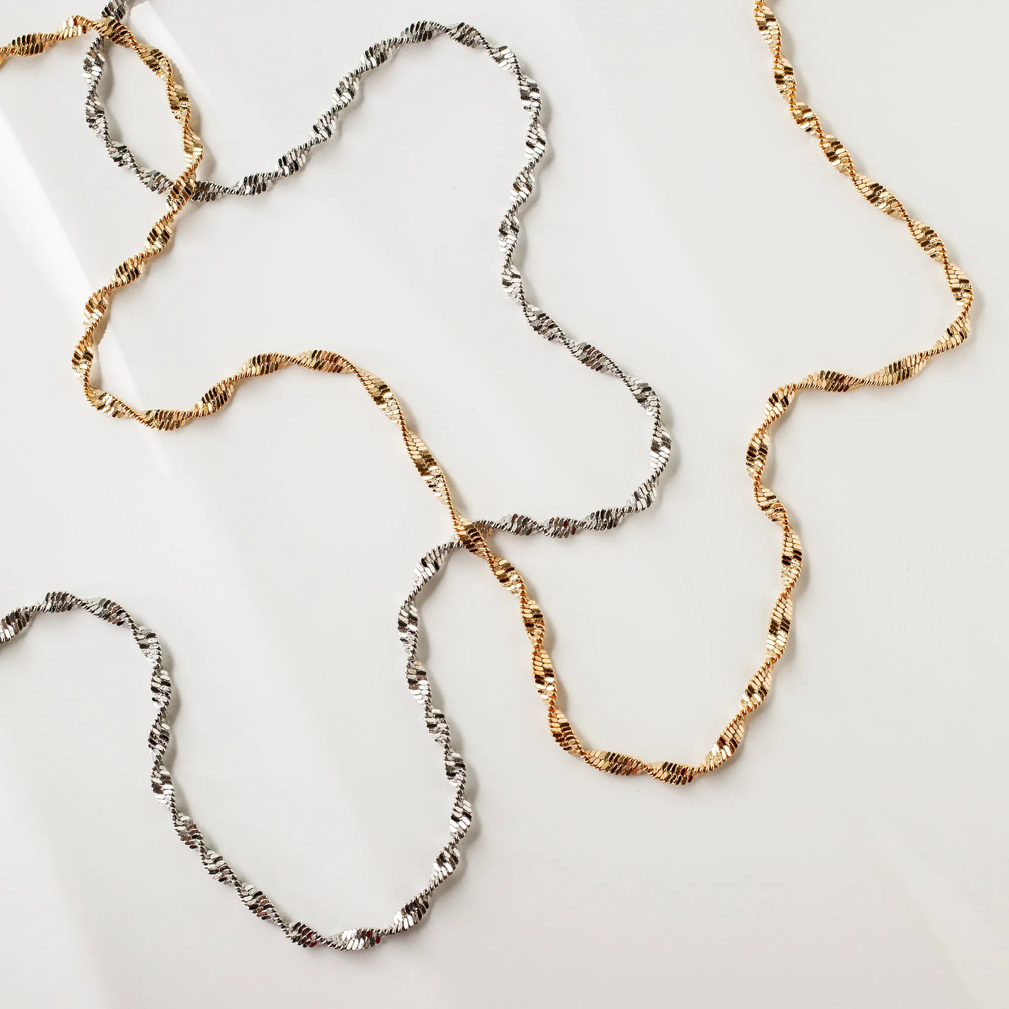 Cheri Twisted Herringbone Chain Necklace