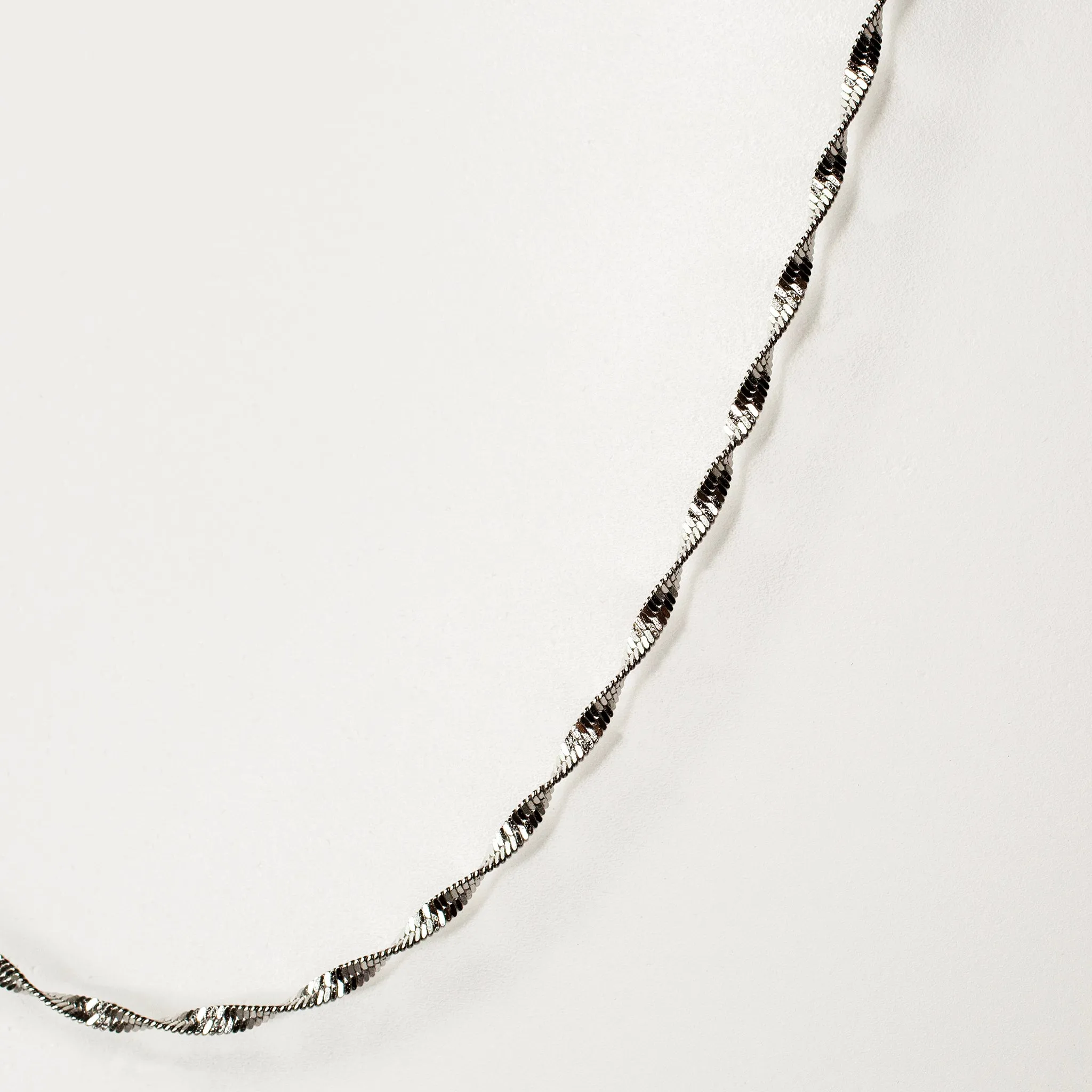 Cheri Twisted Herringbone Chain Necklace