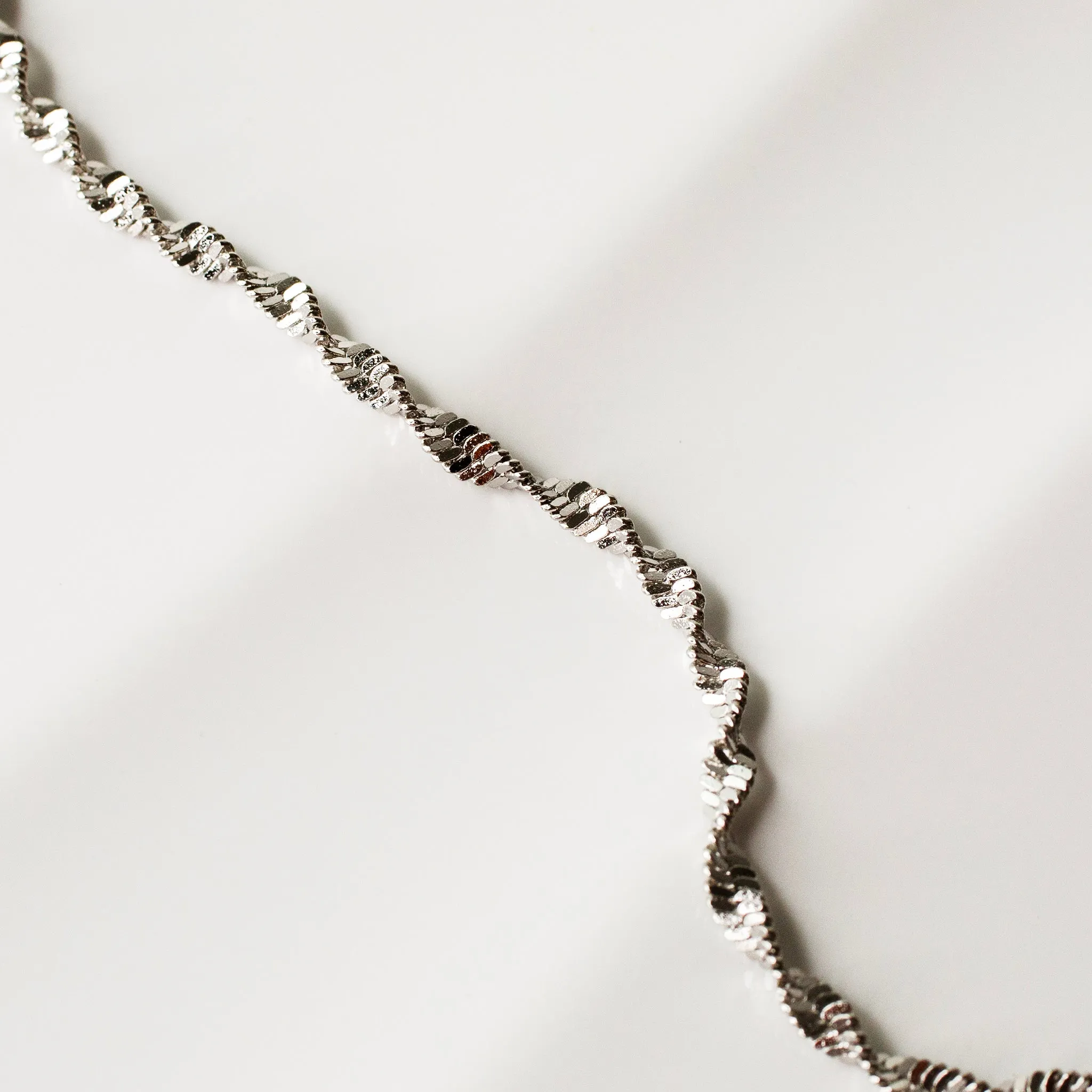 Cheri Twisted Herringbone Chain Necklace