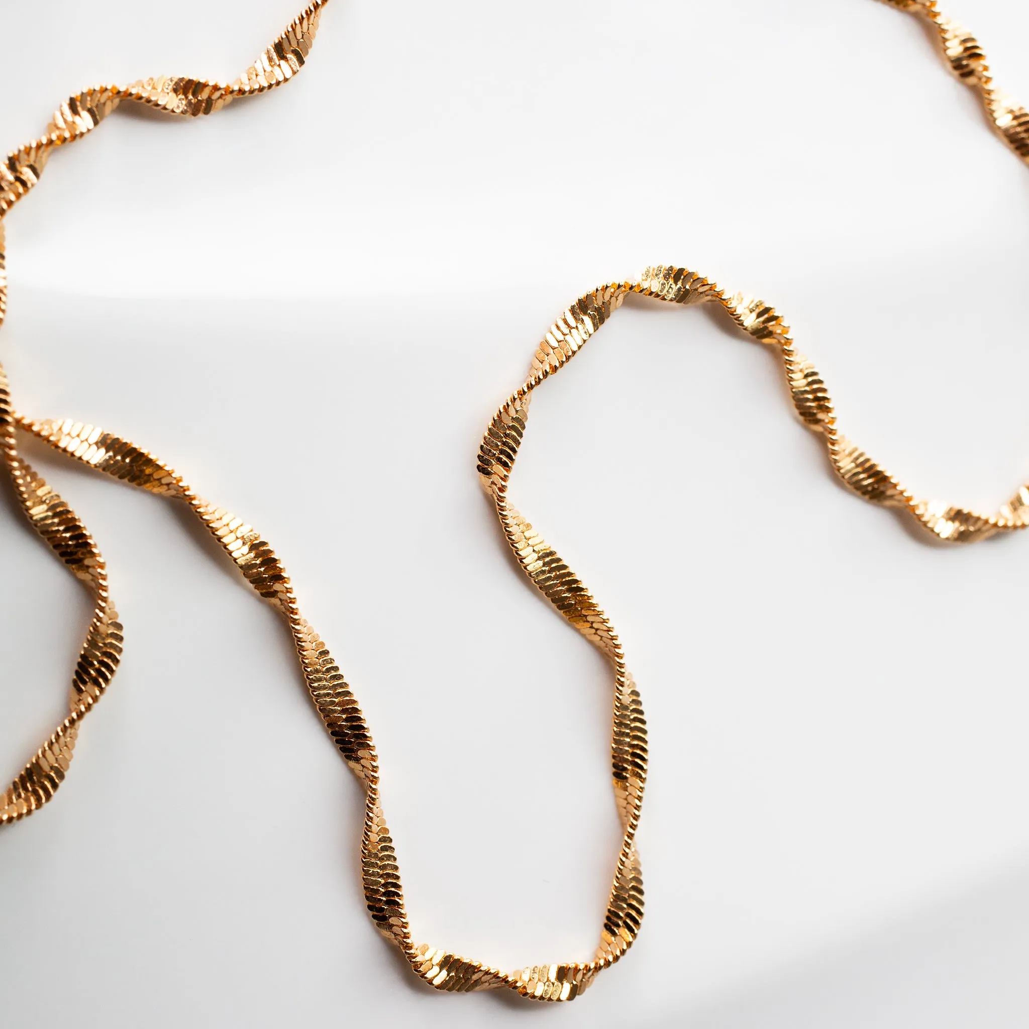 Cheri Twisted Herringbone Chain Necklace