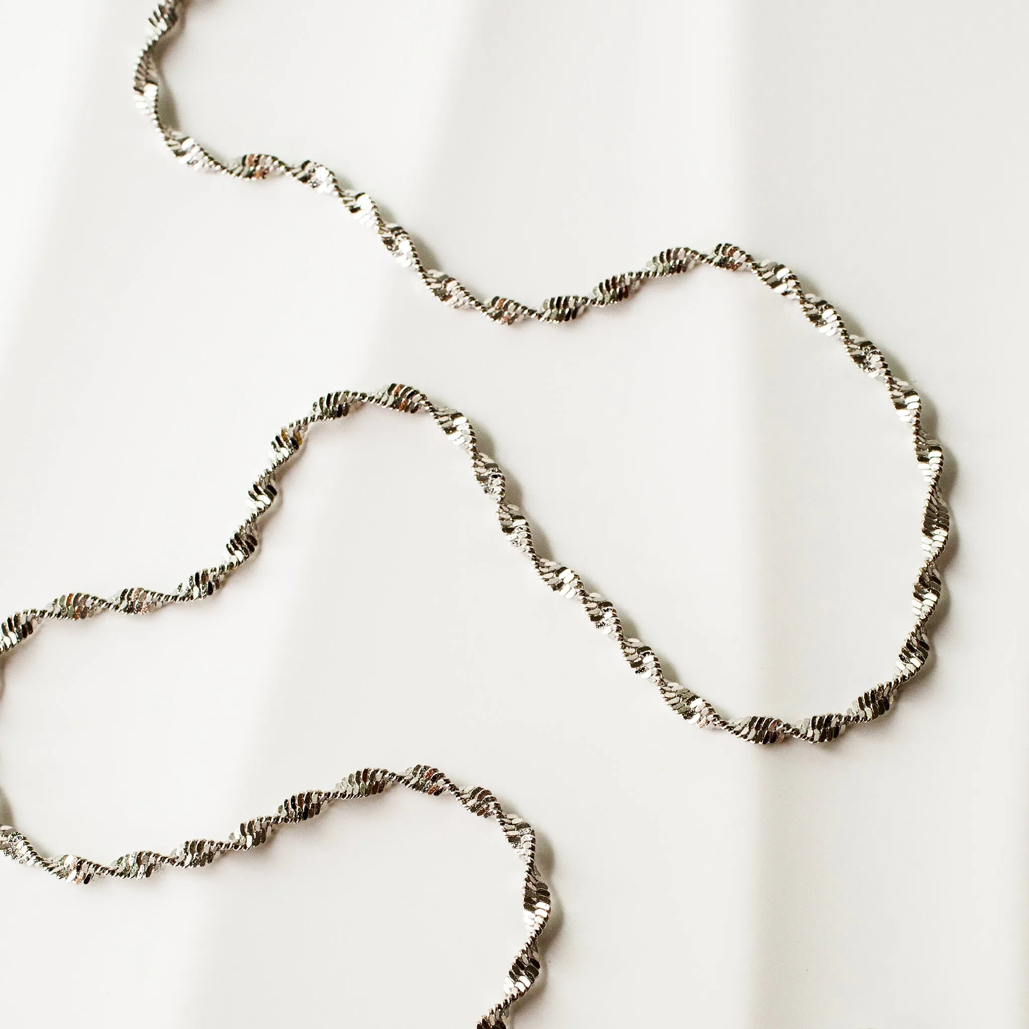 Cheri Twisted Herringbone Chain Necklace