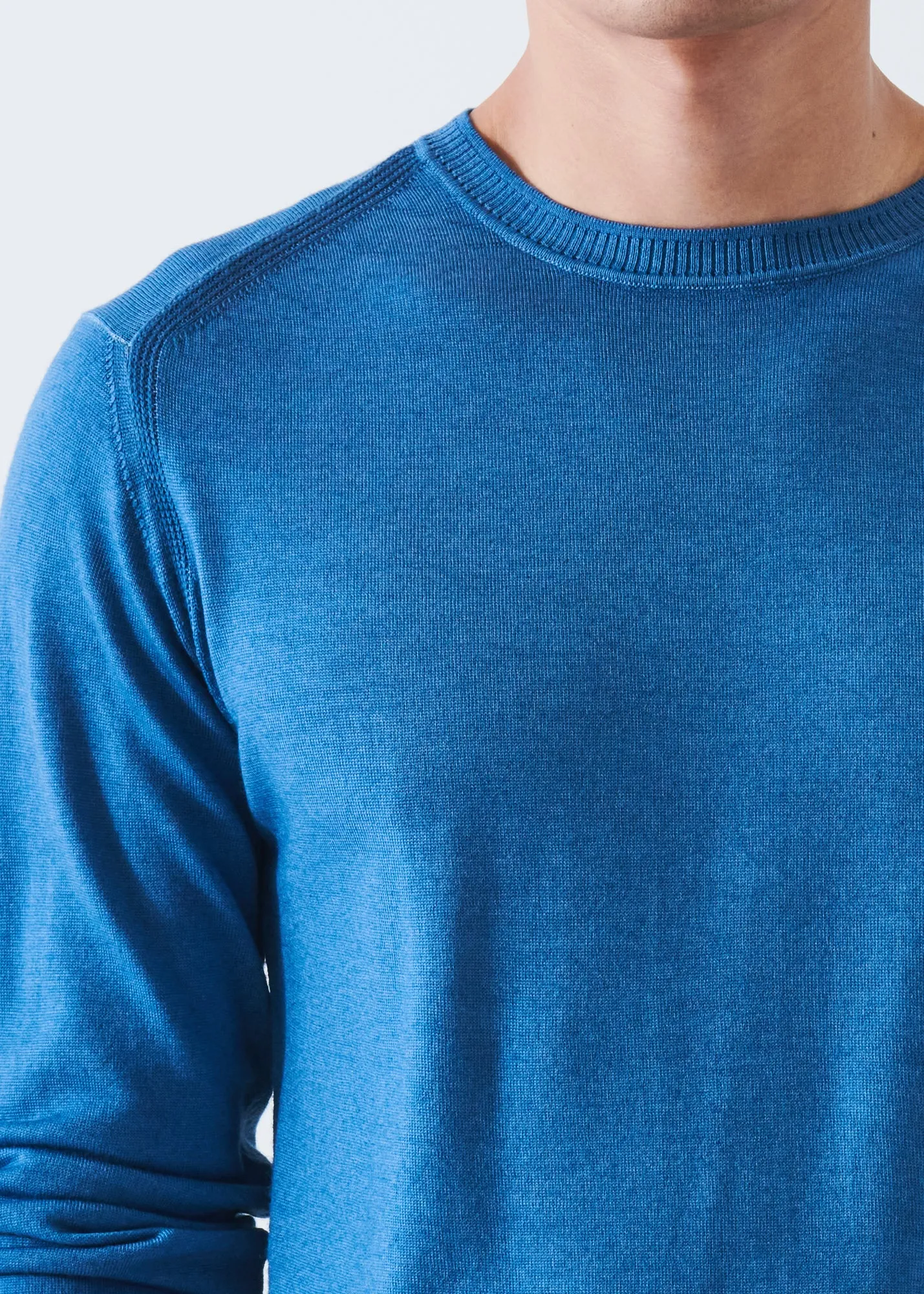 EXTRA-FINE MERINO COLD DYE CREWNECK