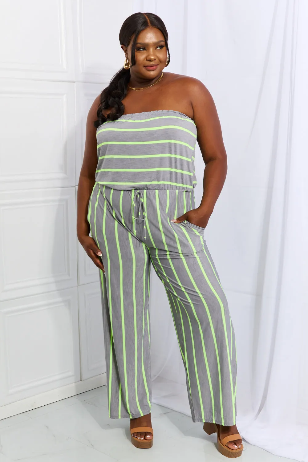 Sew In Love Pop Of Color – Ärmelloser, gestreifter Jumpsuit in Übergröße