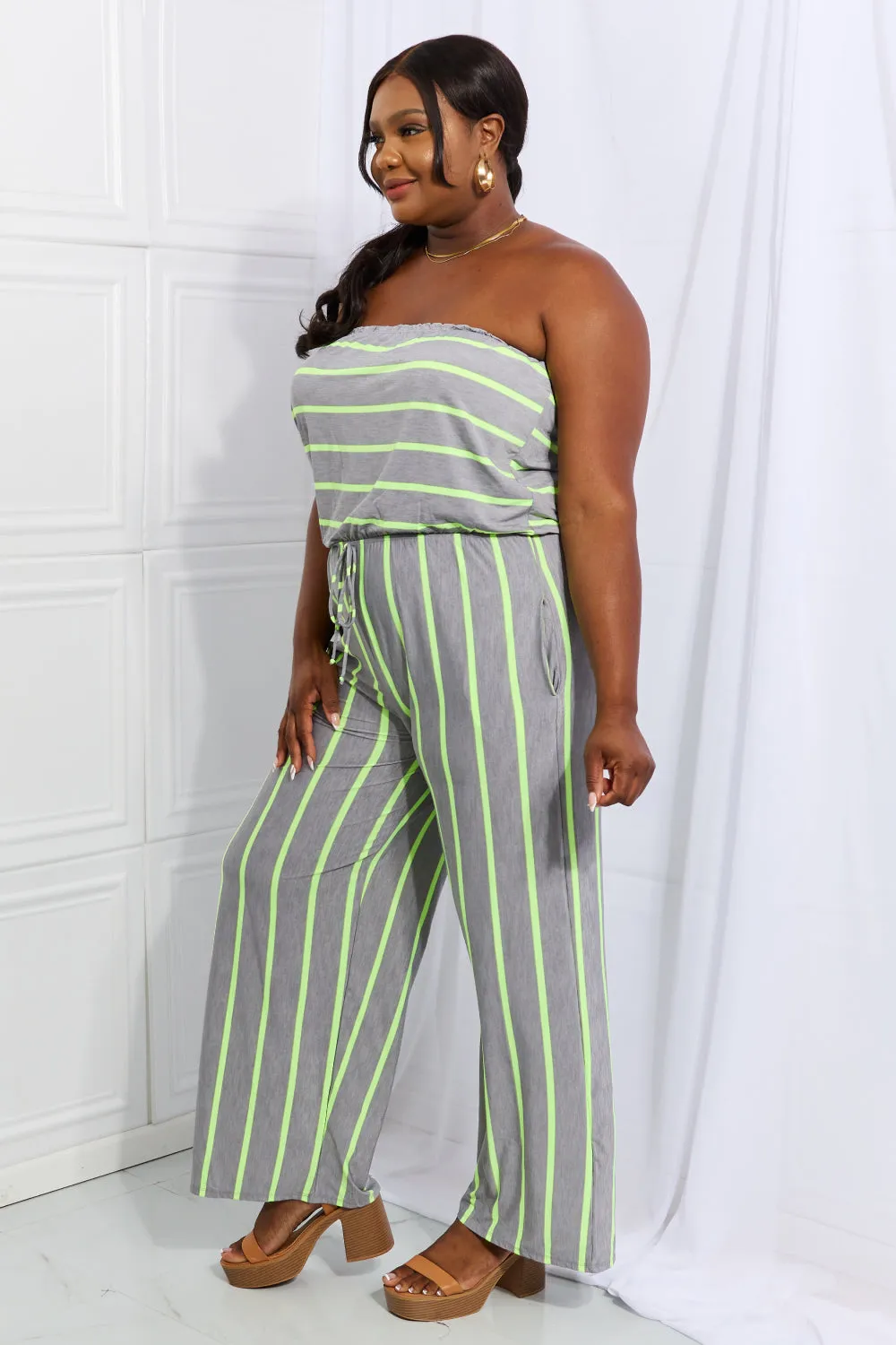 Sew In Love Pop Of Color – Ärmelloser, gestreifter Jumpsuit in Übergröße